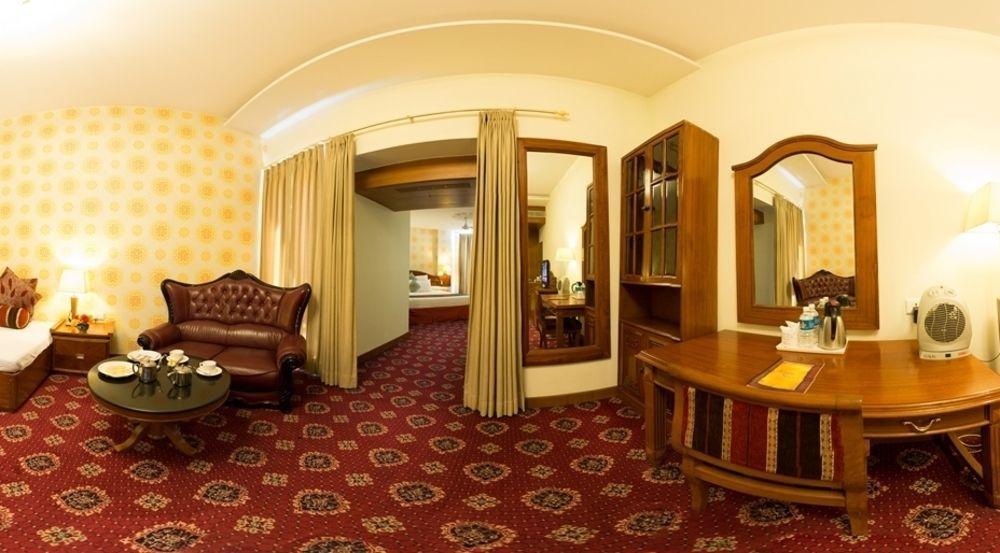 Hotel Jaipur Palace Bagian luar foto